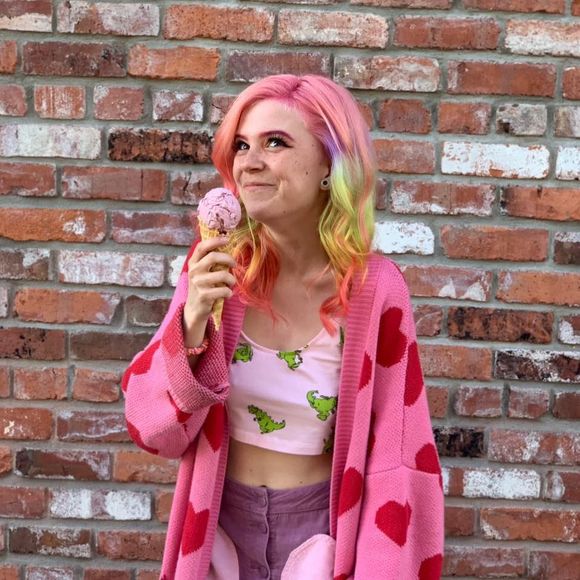 Meet your Posher, Kira - Picture 1 of 1